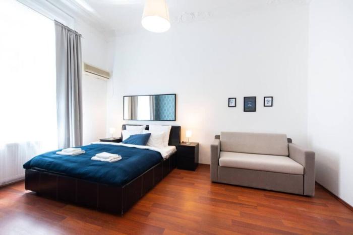 Very central convenient large AC place