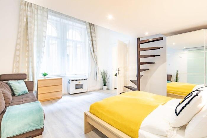 Central - Large - Comfy