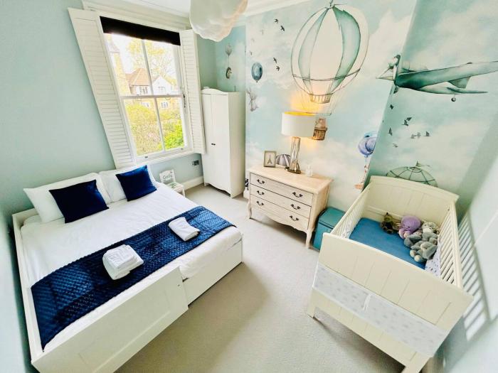 Private, comfy and quiet room for 2 Clapham