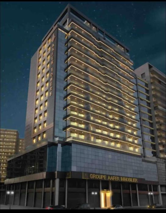 Luxury 11th Floor Apartments! 5 mins from beach, mall and station