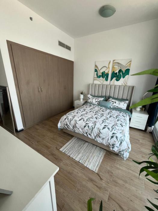 Specious cosy bedroom in Al Sufouh