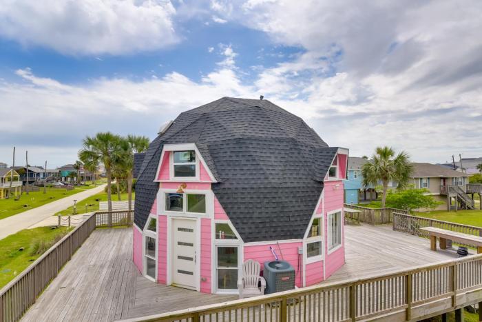 Walk to Palm Beach Galveston Home with Deck!
