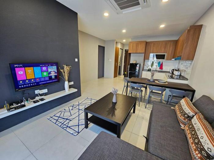 Kuching Podium Opposite Mall 3BR free parking with Pool A1