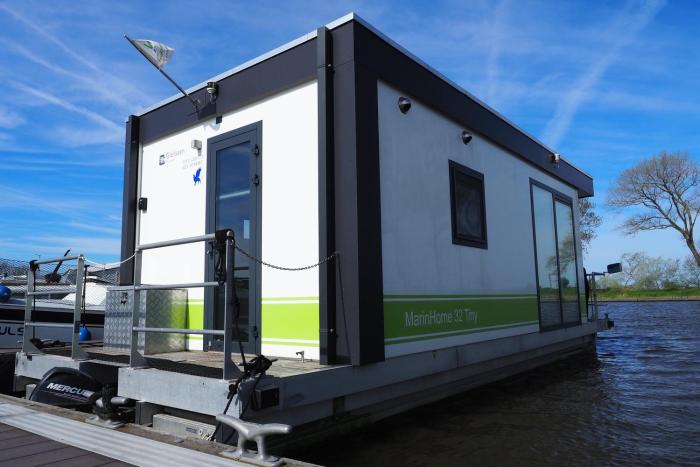 Houseboat Tiny Griffin