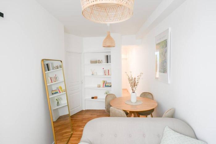 We Parisian The Marais Cozy Home