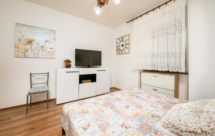 1 Bedroom Beautiful Apartment In Pula