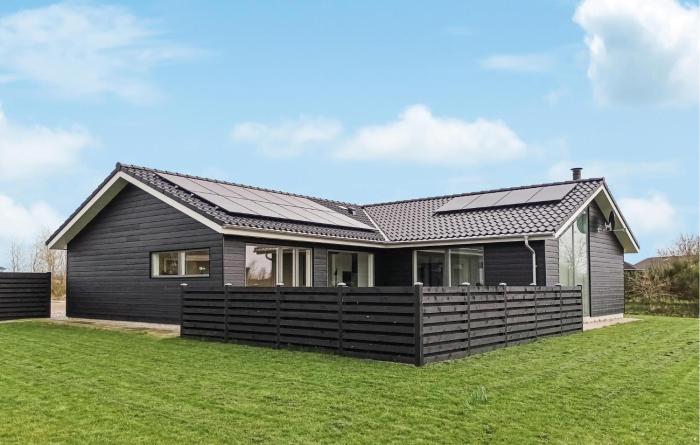 Stunning Home In Tarm With Kitchen