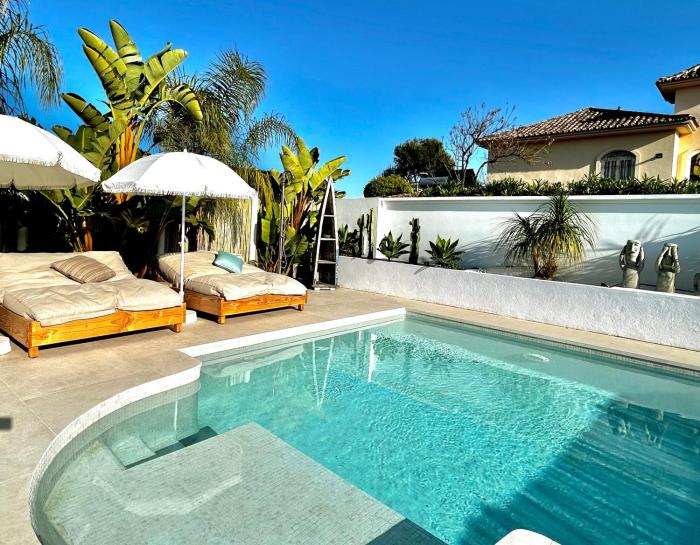 Casa Duende, Estepona, Private beach house with heated pool