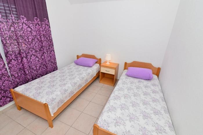 Ferienwohnung für 5 Personen ca 50 qm in Srima, Dalmatien Norddalmatien - b60460