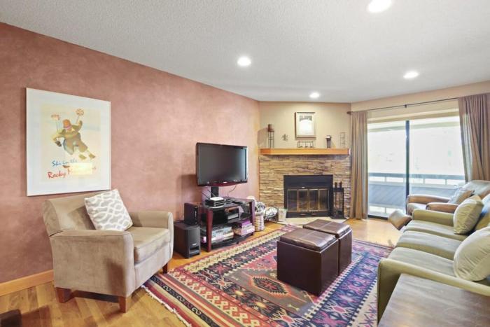 Cozy 2BR in Heart of Breckenridge with Ski Access