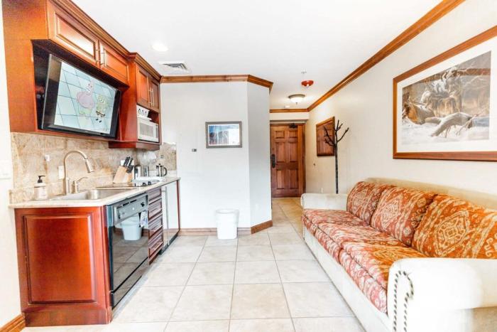 Charming 1BR with Resort Amenities Near Ski Lift