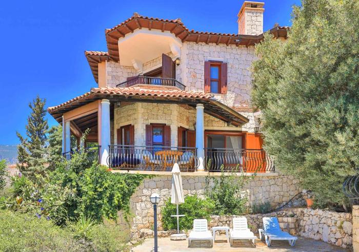 Yarımada Deniz Manzaralı Suit Cindy