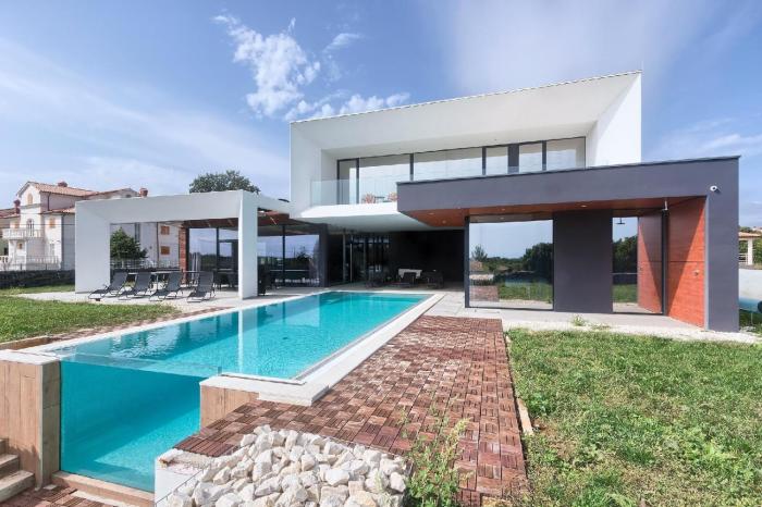 Ferienhaus mit Privatpool für 10 Personen ca 250 qm in Ližnjan, Istrien Südküste von Istrien