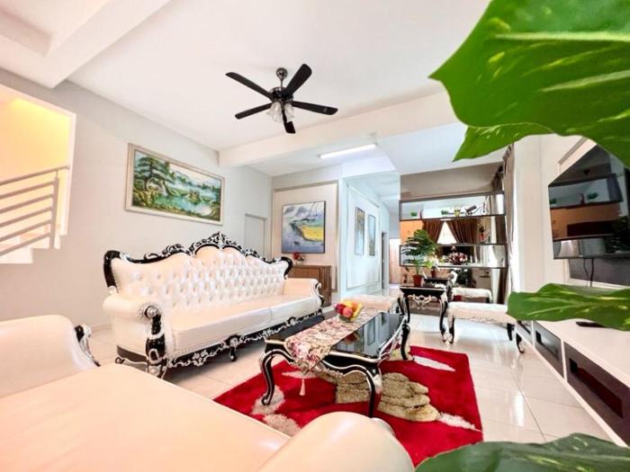 AI Home 3 Big Family Stay - 5 Bedroom - 14 Pax - Melaka City