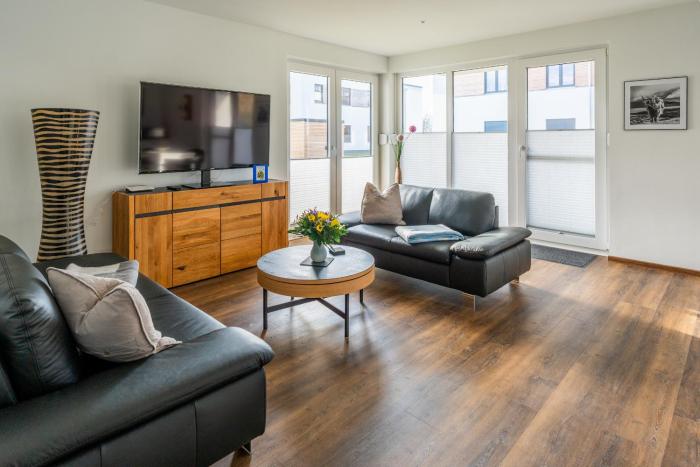 Hangar 19 Superior Apartment mit Terrasse und Garten H1W2