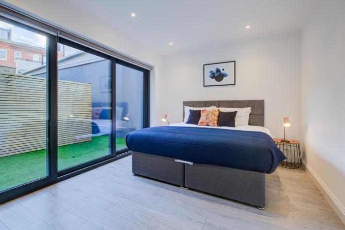 Hybrid Resi - London, Fulham near Chelsea and Putney