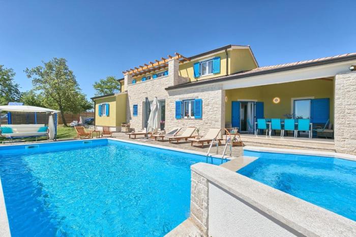 Ferienhaus mit Privatpool für 12 Personen ca 280 qm in Mužini, Istrien Binnenland von Istrien