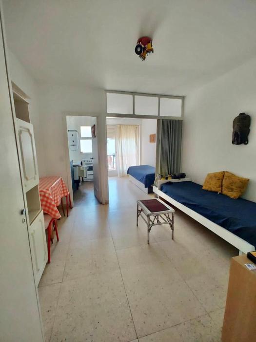 A dos cuadras del Mar y de Guemes