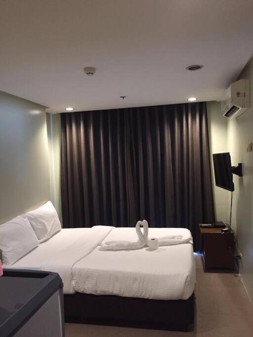 Spacious Studio Apartment B205