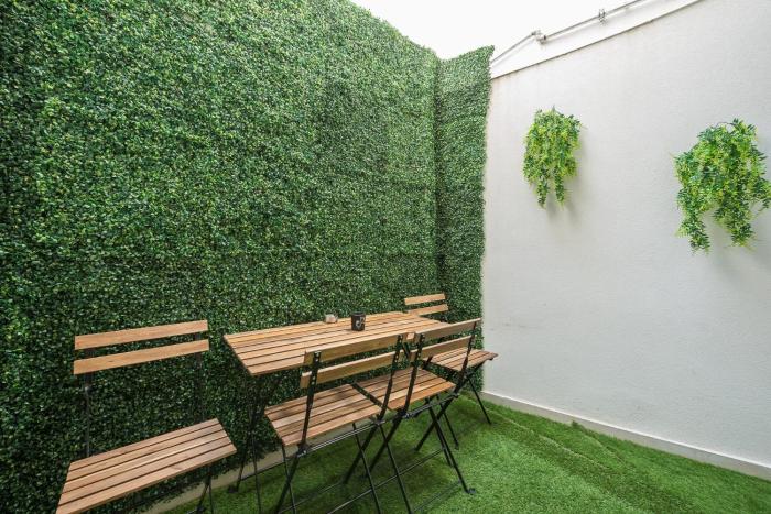 The Place to Be Kastella Exclusive