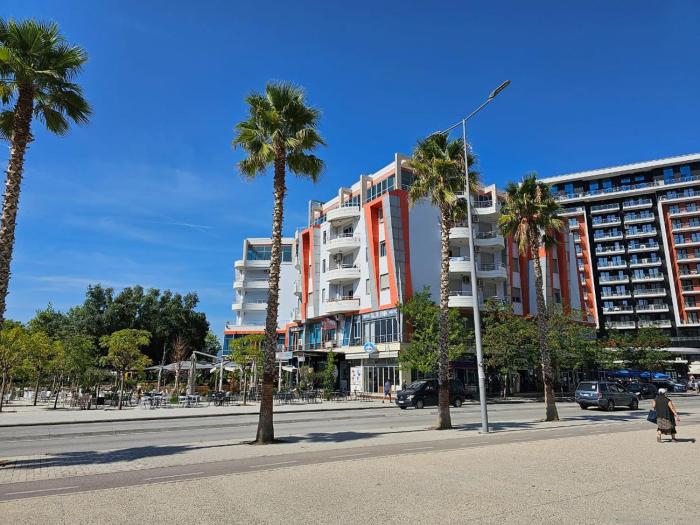 Holiday 2-Bed Apartment SeaView