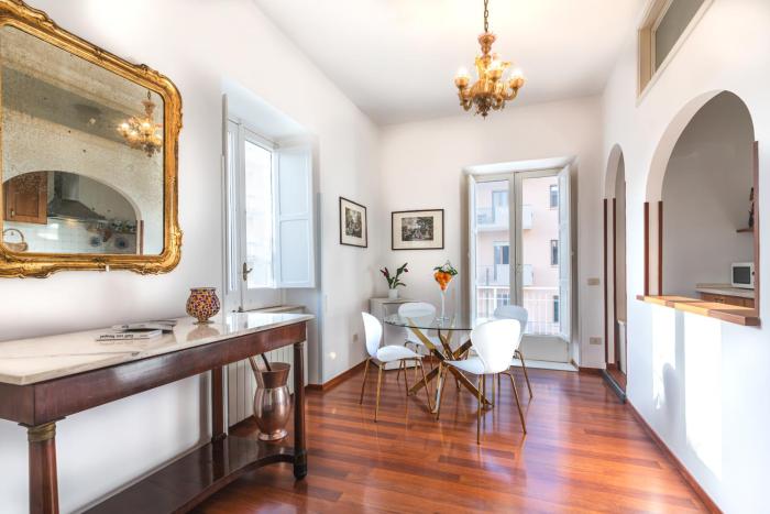 Central Sorrento 3 BR 1 BT flat balcony AC Wi-Fi