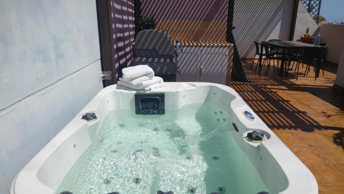 Carmen Apartamento Millón - Private roof terrace with Jacuzzi & BBQ