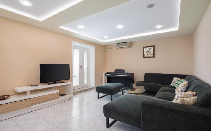 Apartment Nikola - near town centre