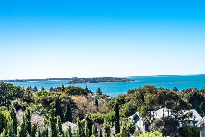8 Davies St Encounter Bay - No Linen Included - Wi-Fi - Sea Views