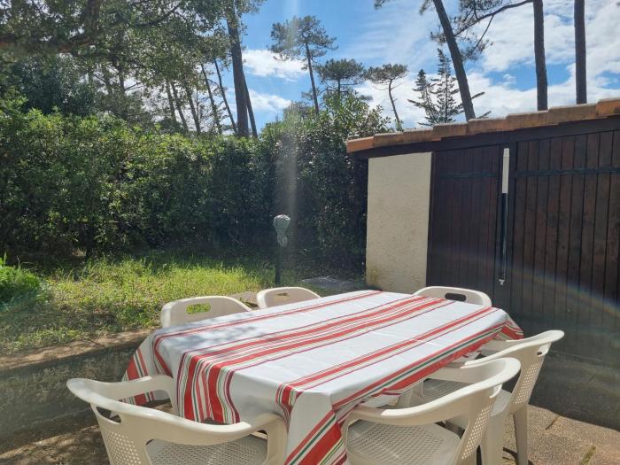 Villa à Seignosse: Plage à pied, Terrasse, 3 Chambres, Quartier calme - FR-1-239-1036