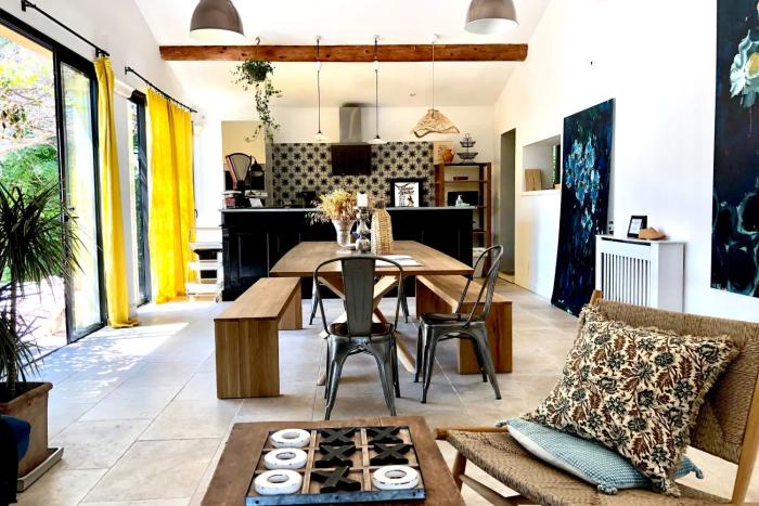 Bastide dou Pastre Family friendly house with amazing view