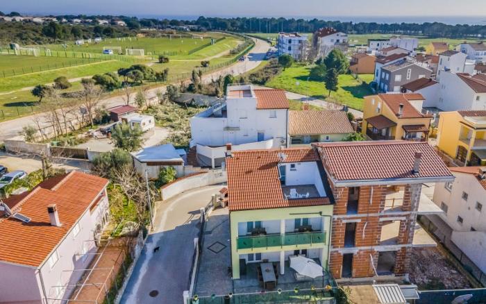 Holiday house for 11 persons in Medulin with sea view, terrace, air conditioning, WiFi 3486-4