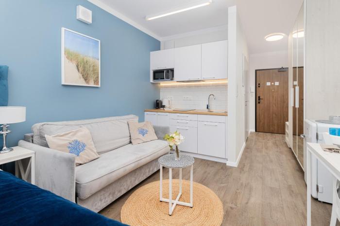 Bright Blue Studio in Gdańsk with Free Access to the Gym by Renters