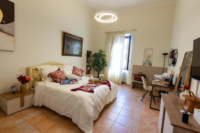 RosaM Suite - Via Veneto 15 min walk from Spanish Steps Top Floor Luxury Apartment