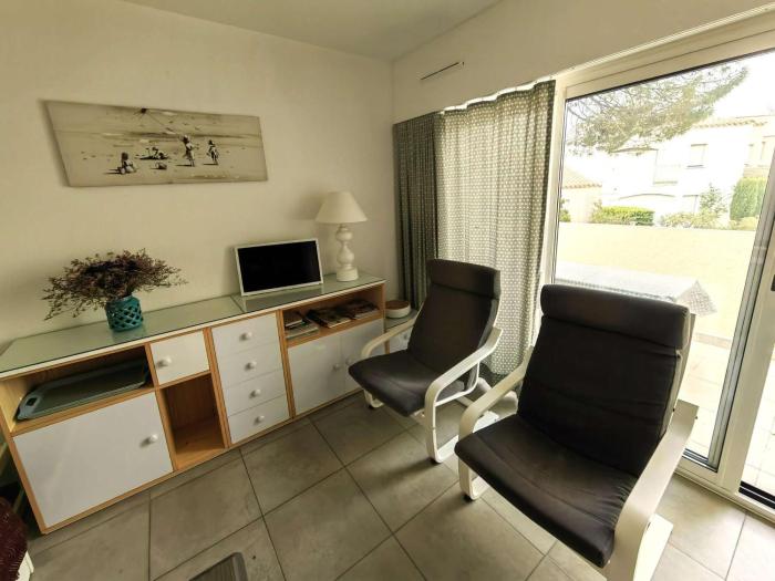 T3 Rénové avec Climatisation, Piscine & Parking à 100m de la Mer - FR-1-607-24