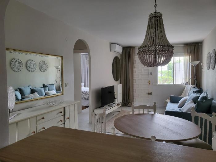 Torreblanca 2 bedrooms apart with small garden and pool