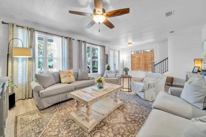 Pelicans Nest II - Easy walk to the beach & Pool