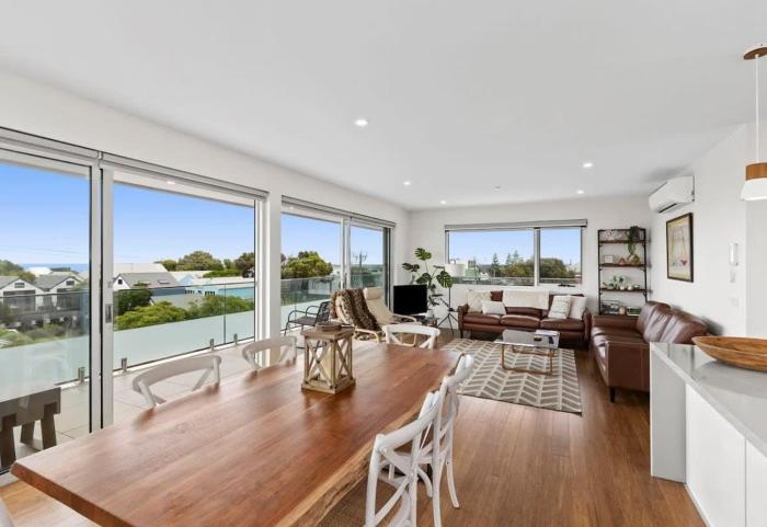 Penthouse Spectacular Ocean Views From Every Room