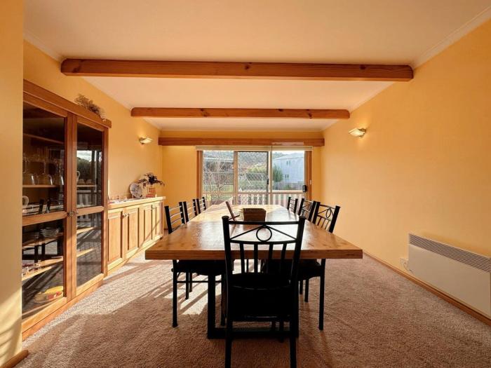 Tranquil Sunlit Retreat close to CBD and Airport