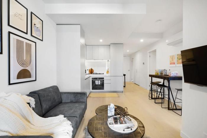 Cozy Nest in Prime Hawthorn w parking & pool