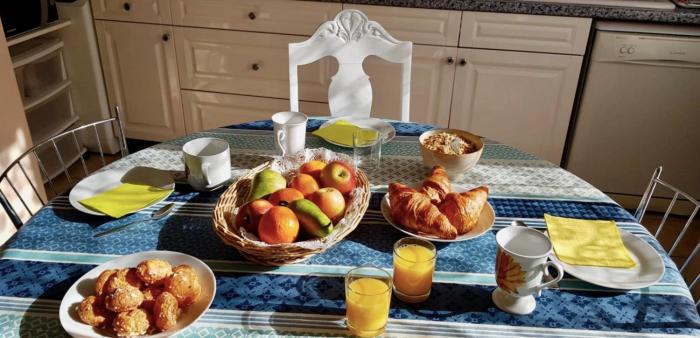 Spacious air conditionned apartment with balcony