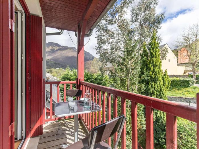 Appartement 32 m² avec balcon, proche télécabine et commodités, entièrement équipé, centre Cauterets - FR-1-401-237