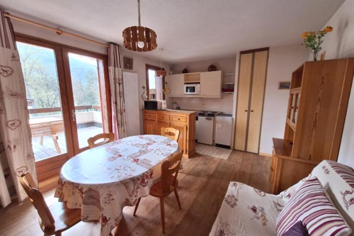 Apartment with terrace in a chalet