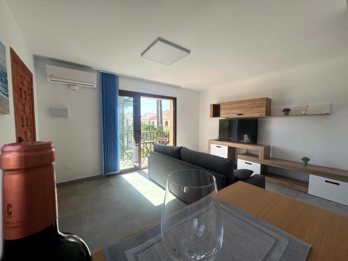 Precioso, luminoso y maravilloso apartamento con piscina junto al mar y la playa en Vera