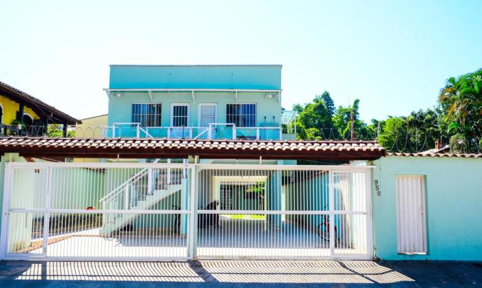 Casa a 950m da Praia Martim de Sa - Caraguatatuba