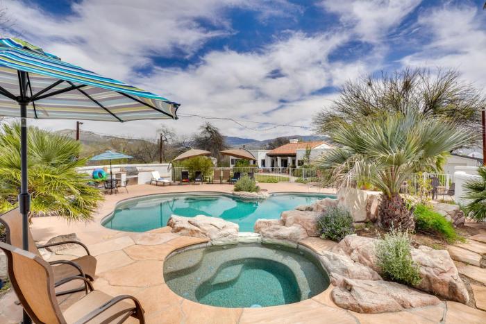 Beautiful Tucson Oasis with Pool, Views and Privacy!