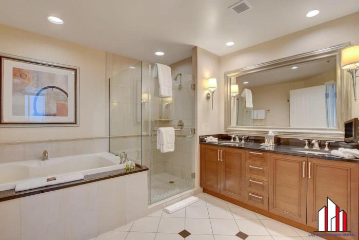 MGM Signature-34-819 F1 Track & Strip View Studio