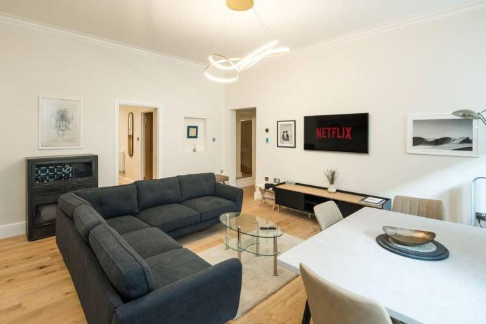 Stylish 2 Bed Flat in Holland Park Notting Hill