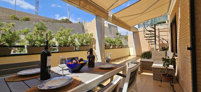 Beautiful Penthouse with Terrace and Views