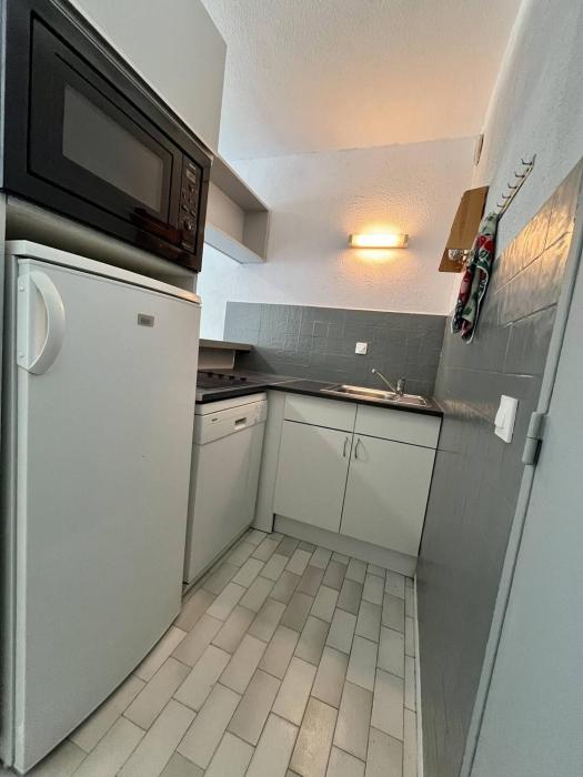 STUDIO CABINE 4 PERSONNES AVEC TERRASSE ET PLACE DE PARKING PRIVATIVE